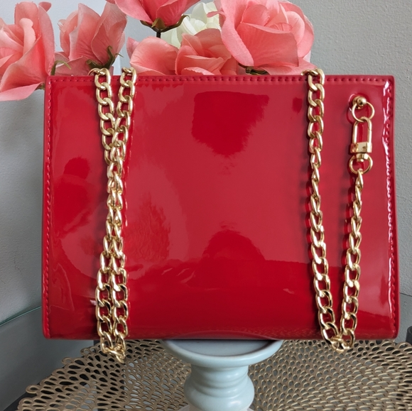 Yves Saint Laurent - Picture 3 of 10